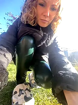 Snapshot of Anita-Smith chatting on 10.31.25 Anita-Smith online show from 10.31.25