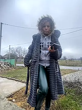 Snapshot of Anita-Smith chatting on 11.22.25 Anita-Smith online show from 11.22.25