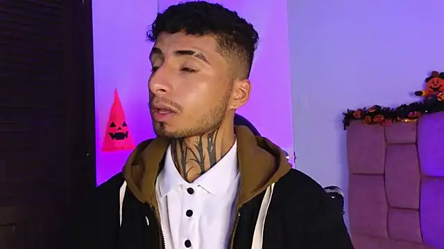 Snapshot of JuanCamiilo_66 chatting on 10.28.25 JuanCamiilo 66 online show from 10.28.25