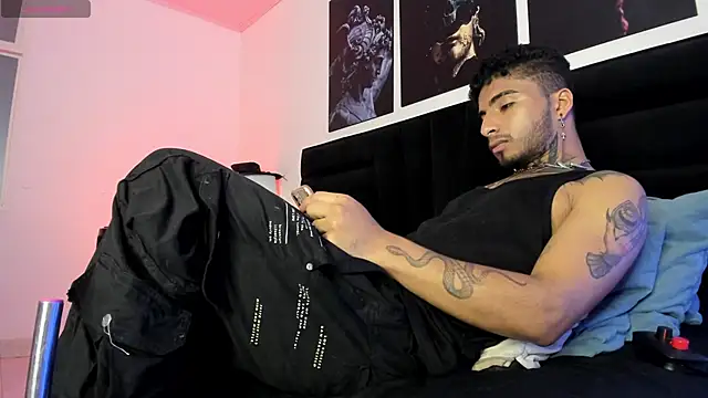 Snapshot of JuanCamiilo_66 chatting on 11.04.25 JuanCamiilo 66 online show from 11.04.25