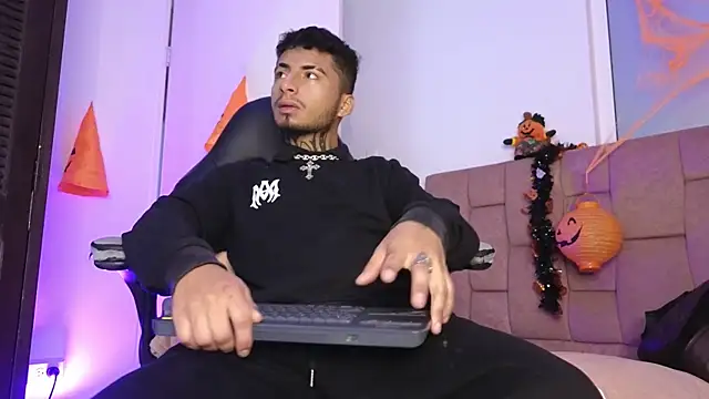 Snapshot of JuanCamiilo_66 chatting on 11.05.25 JuanCamiilo 66 online show from 11.05.25