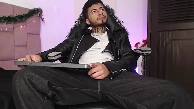 Snapshot of JuanCamiilo_66 chatting on 11.20.25 JuanCamiilo 66 online show from 11.20.25