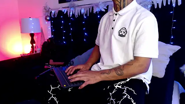 Snapshot of JuanCamiilo_66 chatting on 11.28.25 JuanCamiilo 66 online show from 11.28.25