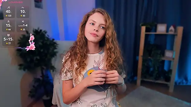 Snapshot of RayaNenlia chatting on 12.22.24 RayaNenlia online show from 12.22.24