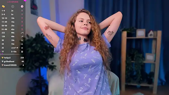 Snapshot of RayaNenlia chatting on 01.14.25 RayaNenlia online show from 01.14.25