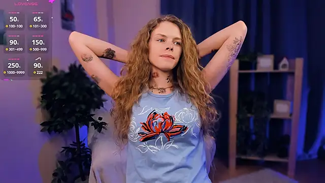 Snapshot of RayaNenlia chatting on 01.28.25 RayaNenlia online show from 01.28.25