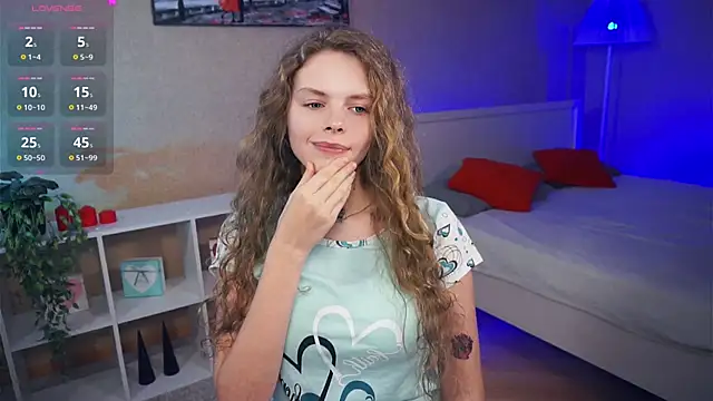 Snapshot of RayaNenlia chatting on 02.10.25 RayaNenlia online show from 02.10.25