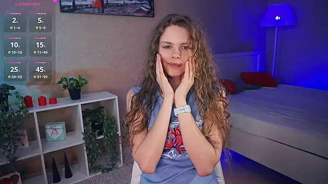 Snapshot of RayaNenlia chatting on 03.05.25 RayaNenlia online show from 03.05.25