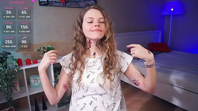 Snapshot of RayaNenlia chatting on 03.09.25 RayaNenlia online show from 03.09.25