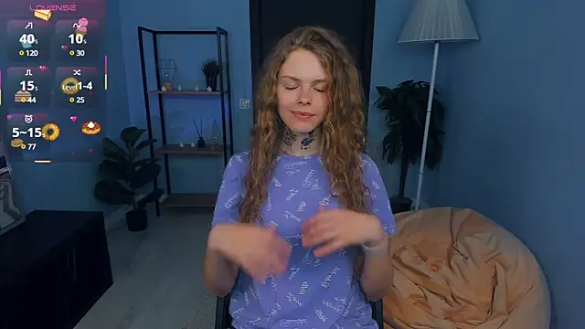 Snapshot of RayaNenlia chatting on 03.17.25 RayaNenlia online show from 03.17.25