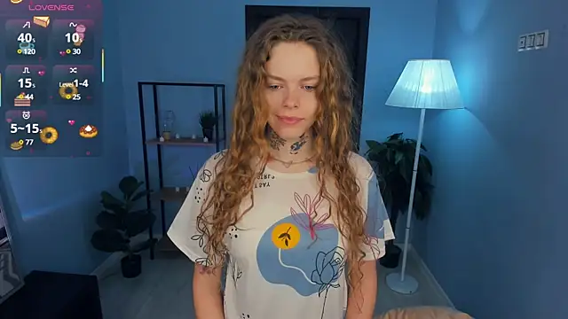 Snapshot of RayaNenlia chatting on 03.19.25 RayaNenlia online show from 03.19.25