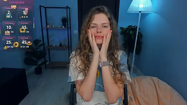 Snapshot of RayaNenlia chatting on 03.19.25 RayaNenlia online show from 03.19.25