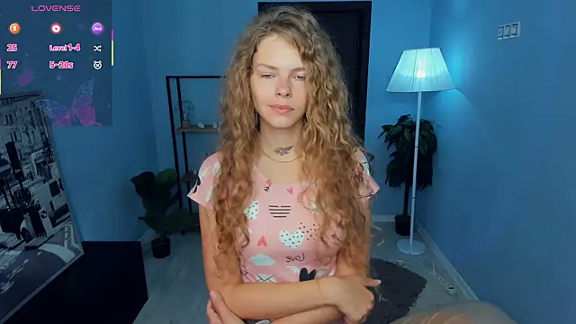 Snapshot of RayaNenlia chatting on 09.09.25 RayaNenlia online show from 09.09.25