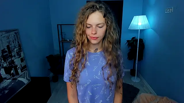 Snapshot of RayaNenlia chatting on 09.14.25 RayaNenlia online show from 09.14.25