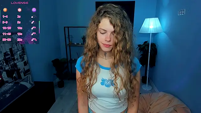 Snapshot of RayaNenlia chatting on 09.23.25 RayaNenlia online show from 09.23.25