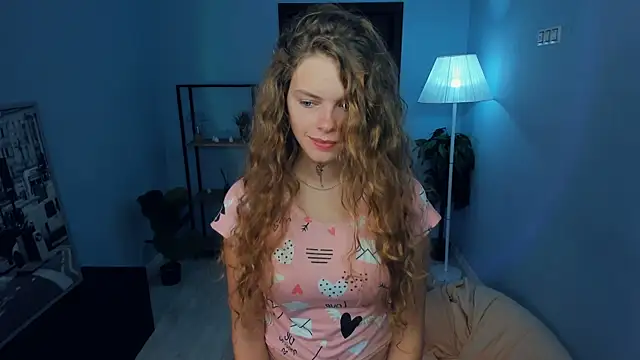 Snapshot of RayaNenlia chatting on 09.24.25 RayaNenlia online show from 09.24.25