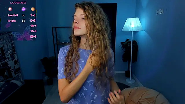 Snapshot of RayaNenlia chatting on 09.26.25 RayaNenlia online show from 09.26.25