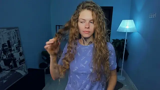 Snapshot of RayaNenlia chatting on 10.26.25 RayaNenlia online show from 10.26.25