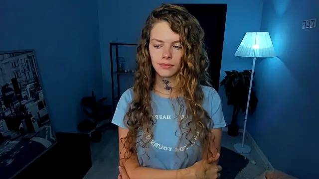 Snapshot of RayaNenlia chatting on 10.31.25 RayaNenlia online show from 10.31.25