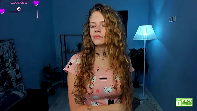 Snapshot of RayaNenlia chatting on 11.12.25 RayaNenlia online show from 11.12.25