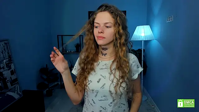 Snapshot of RayaNenlia chatting on 11.16.25 RayaNenlia online show from 11.16.25