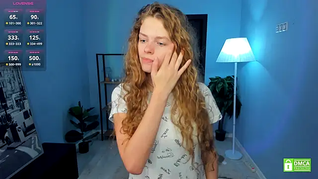 Snapshot of RayaNenlia chatting on 11.24.25 RayaNenlia online show from 11.24.25