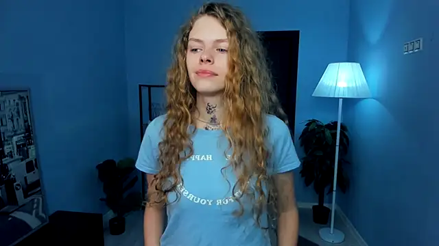 Snapshot of RayaNenlia chatting on 11.30.25 RayaNenlia online show from 11.30.25