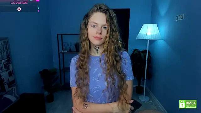 Snapshot of RayaNenlia chatting on 12.14.25 RayaNenlia online show from 12.14.25