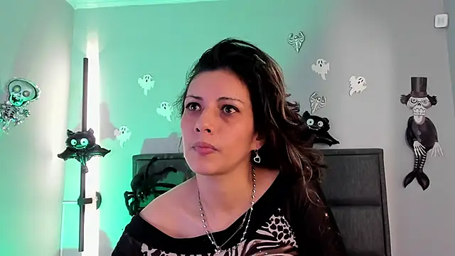 Snapshot of bulma_bambina_ chatting on 10.27.25 bulma bambina online show from 10.27.25