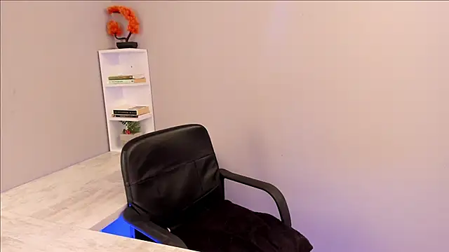 Snapshot of bulma_bambina_ chatting on 11.16.25 bulma bambina online show from 11.16.25