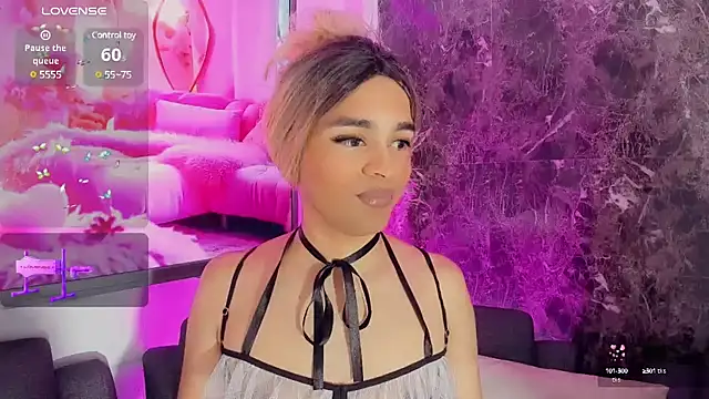 Emmaa Saenz  online show from 01.10.25