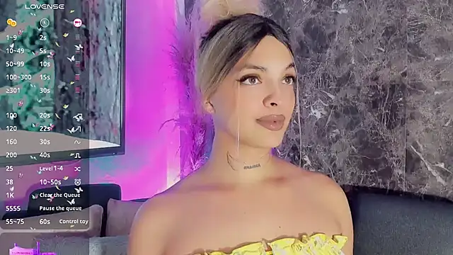 Emmaa Saenz  online show from 02.06.25