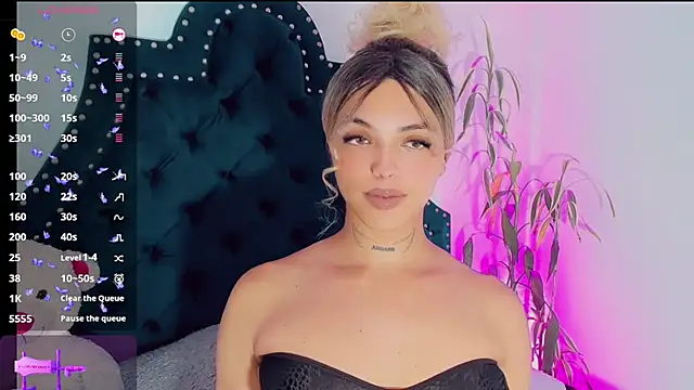 Emmaa Saenz  online show from 02.22.25