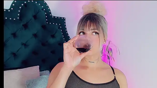 Emmaa Saenz  online show from 02.27.25