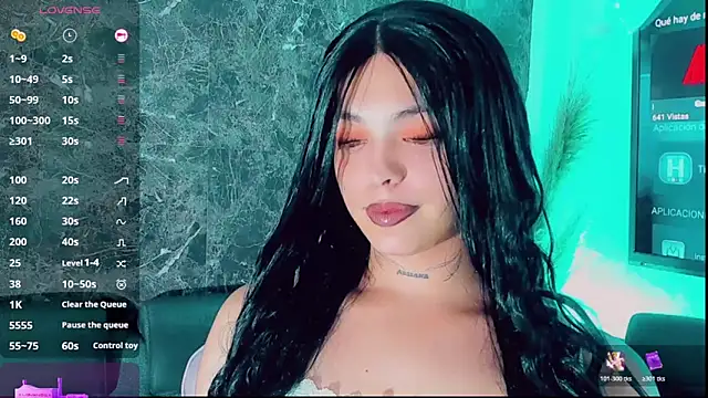 Emmaa Saenz  online show from 12.15.25