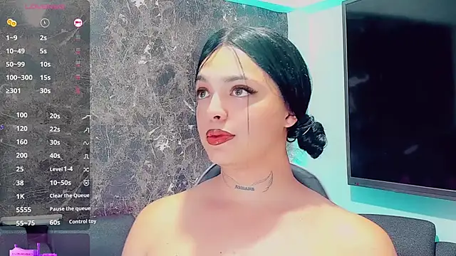 Emmaa Saenz  online show from 02.11.26