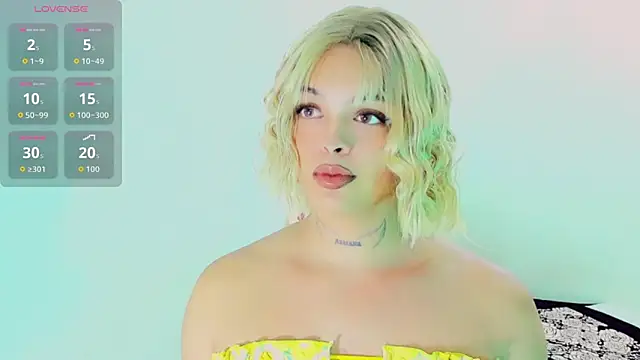 Emmaa Saenz  online show from 04.06.26