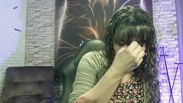 Snapshot of charlotedoll chatting on 02.04.25 charlotedoll online show from 02.04.25