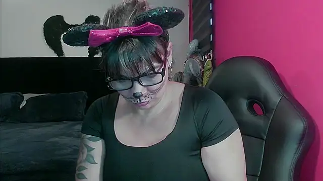 Snapshot of charlotedoll chatting on 11.02.25 charlotedoll online show from 11.02.25