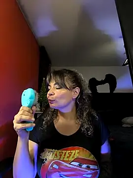 Snapshot of charlotedoll chatting on 12.18.25 charlotedoll online show from 12.18.25