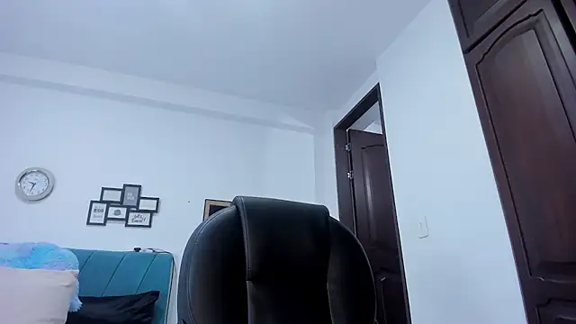 kamila lopez online show from 10.21.25