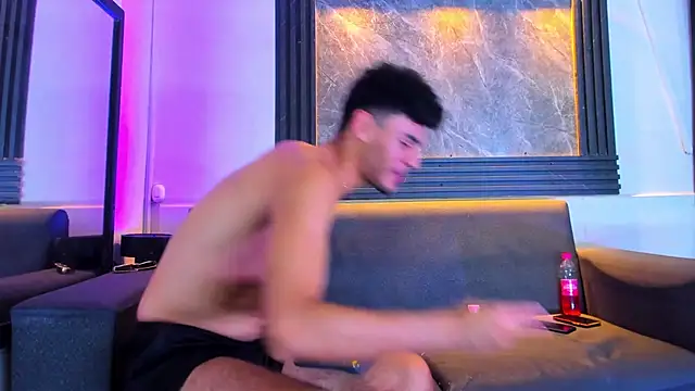 liam genner  online show from 11.12.25