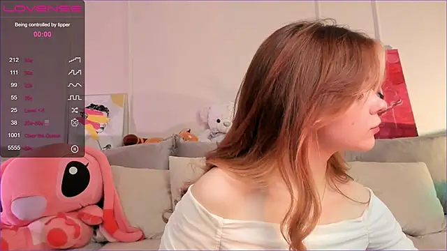 Snapshot of Frau_Lina chatting on 10.27.25 Frau Lina online show from 10.27.25