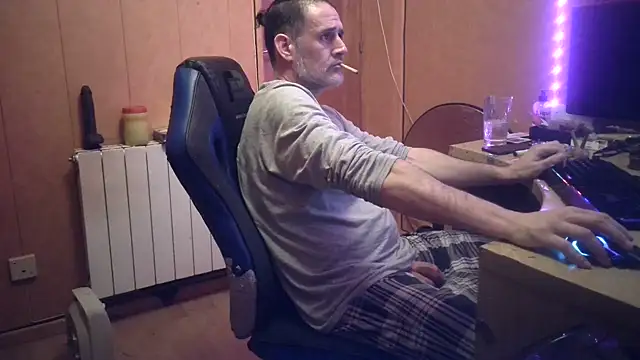 Snapshot of Lia_Y_PatrickX chatting on 02.10.25 Lia Y PatrickX online show from 02.10.25