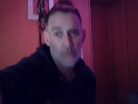 Snapshot of Lia_Y_PatrickX chatting on 11.30.25 Lia Y PatrickX online show from 11.30.25