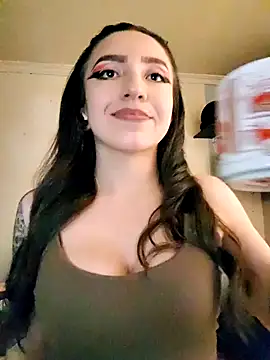 Snapshot of Paudelatorre chatting on 11.30.25 Paudelatorre online show from 11.30.25