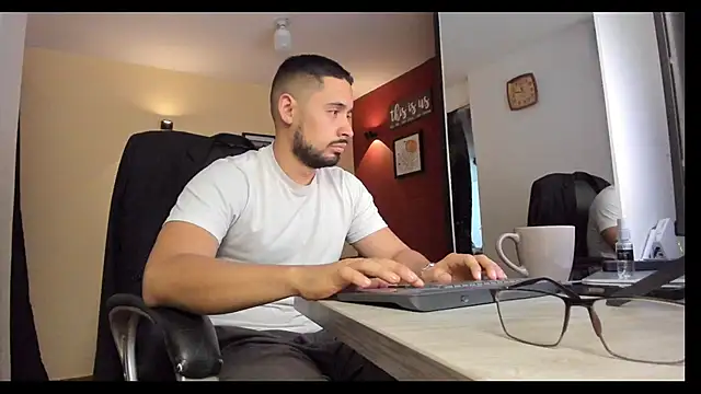 Snapshot of thesexlawyer1 chatting on 12.14.25 thesexlawyer1 online show from 12.14.25