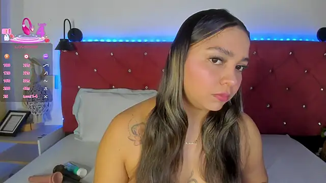 Snapshot of Abril_Gomez06 chatting on 12.16.25 Abril Gomez06 online show from 12.16.25