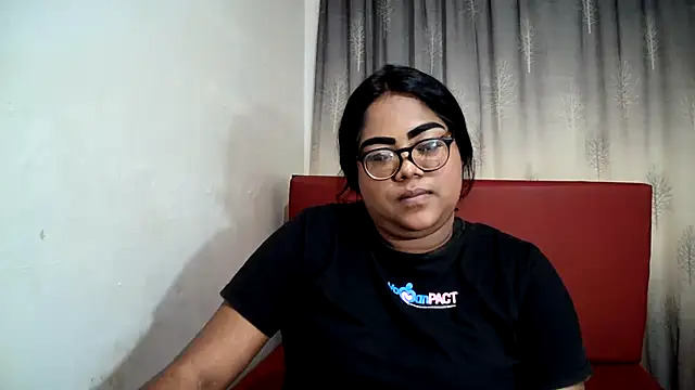 Snapshot of Indian_Lola00 chatting on 02.13.25 Indian Lola00 online show from 02.13.25