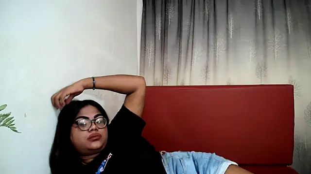 Snapshot of Indian_Lola00 chatting on 02.15.25 Indian Lola00 online show from 02.15.25